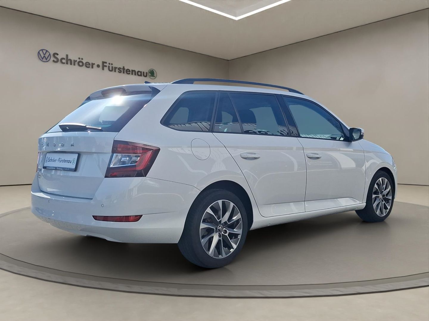 Skoda Fabia Combi 1.0 TSI DSG - Samsaru's Car Outlet