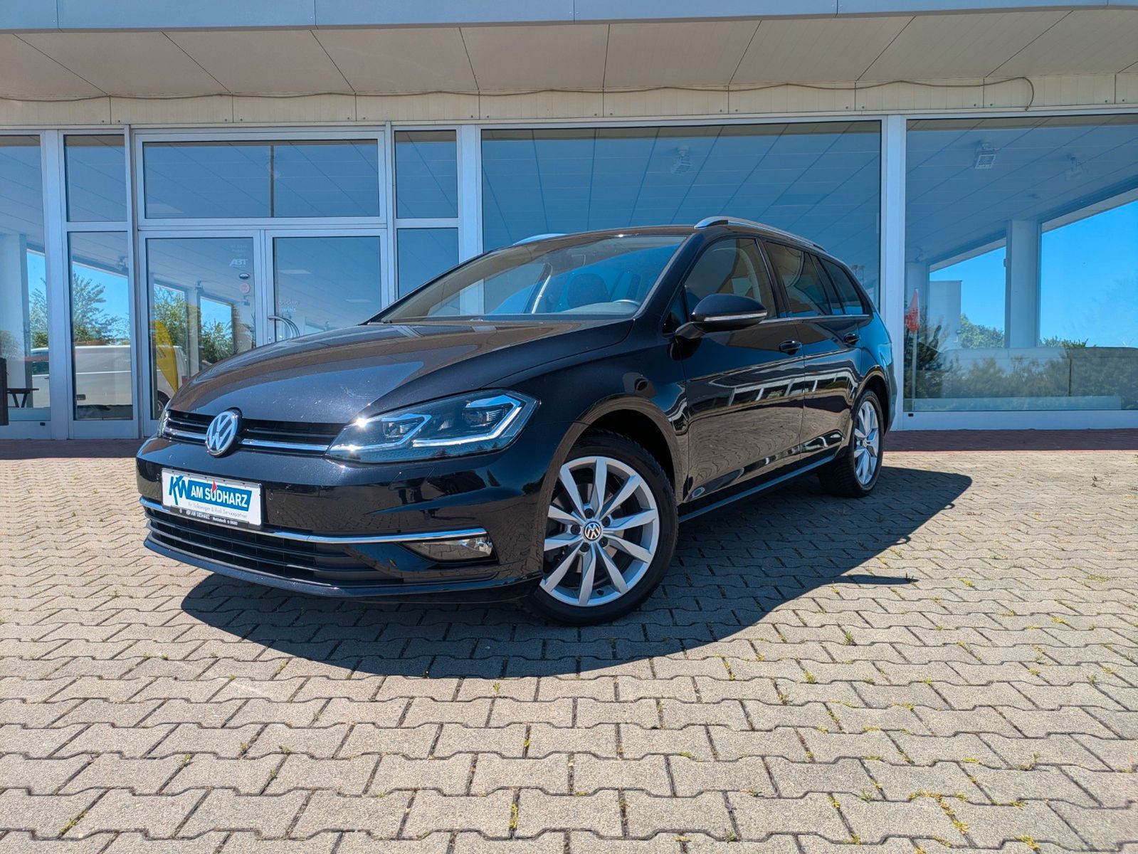 Volkswagen Golf VII Variant Highline DSG - Samsaru's Car Outlet