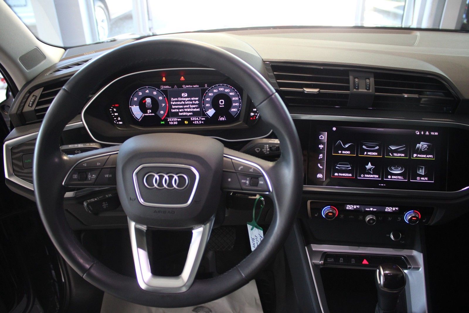 Audi Q3 40 TFSI quattro advanced - Samsaru's Car Outlet