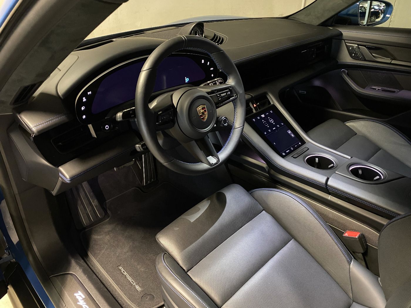 Porsche Taycan Turbo S Cross Turismo | PDCC | InnoDrive
