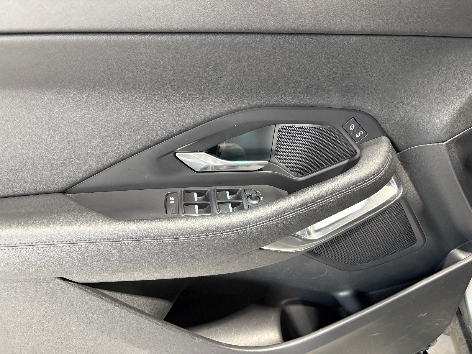 Jaguar E-PACE S/NAVI/KAMERA/APPLE/ACC/SHZ/KLIMA/TOTWINK