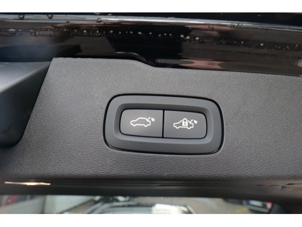 Volvo V60 T6 Ultra Dark Recharge Plug-In Hybrid AWD