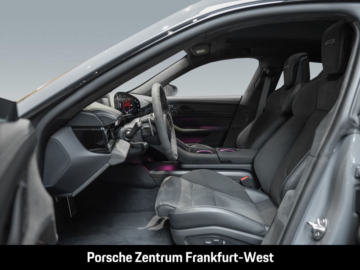 Porsche Taycan GTS Hinterachslenkung 21-Zoll Panoramadac