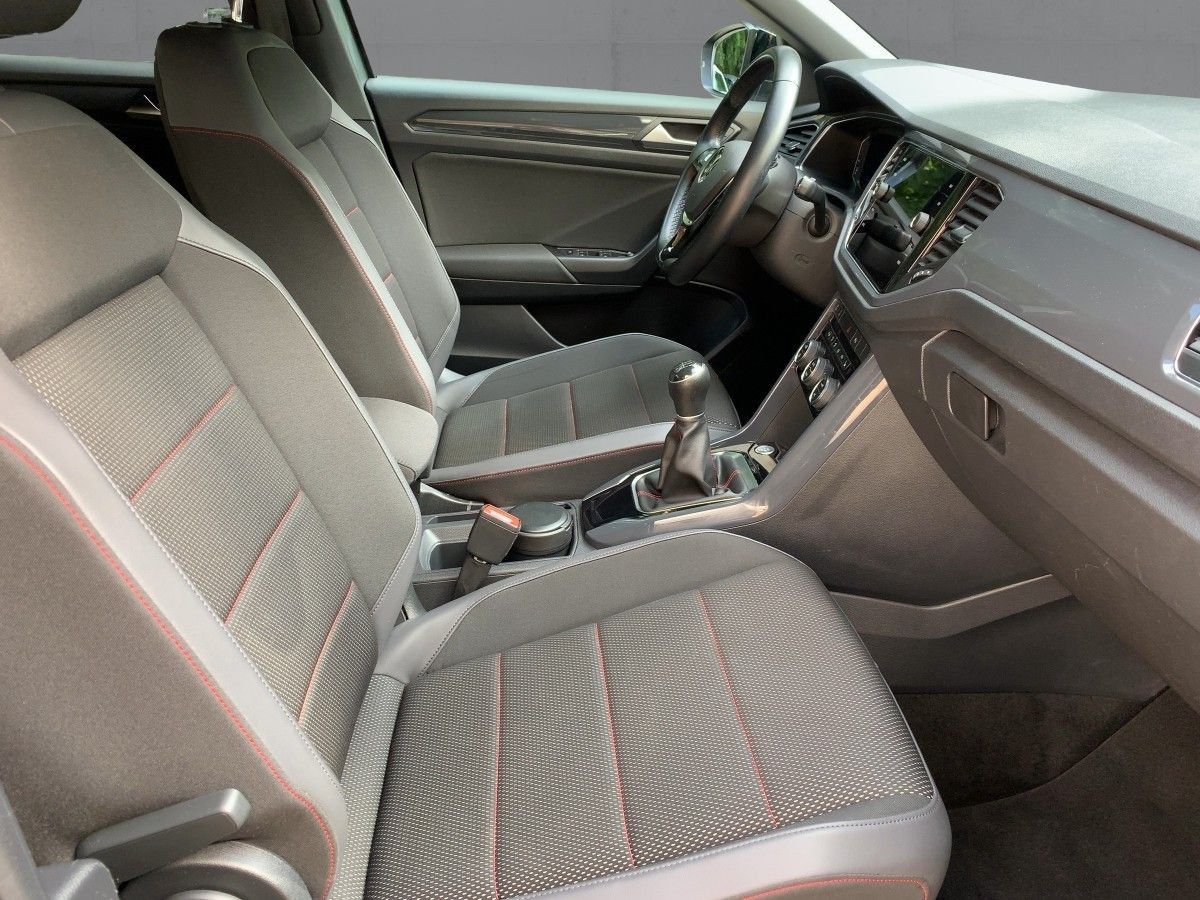 Volkswagen T-Roc 1.5 TSI R-LINE - Samsaru's Car Outlet