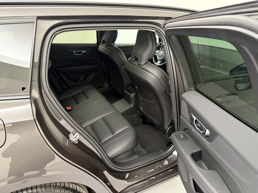 Volvo V60 T6 Plus Dark Recharge Plug-In Hybrid AWD