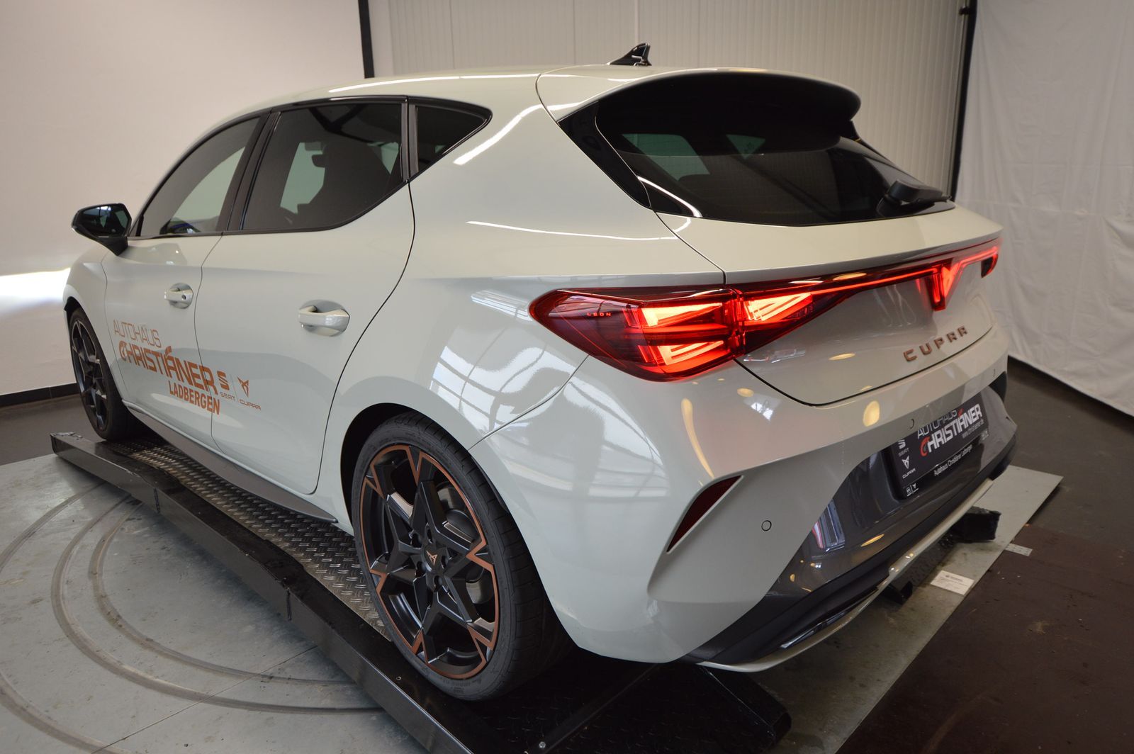 Cupra Leon 1.5 eTSI - Samsaru's Car Outlet
