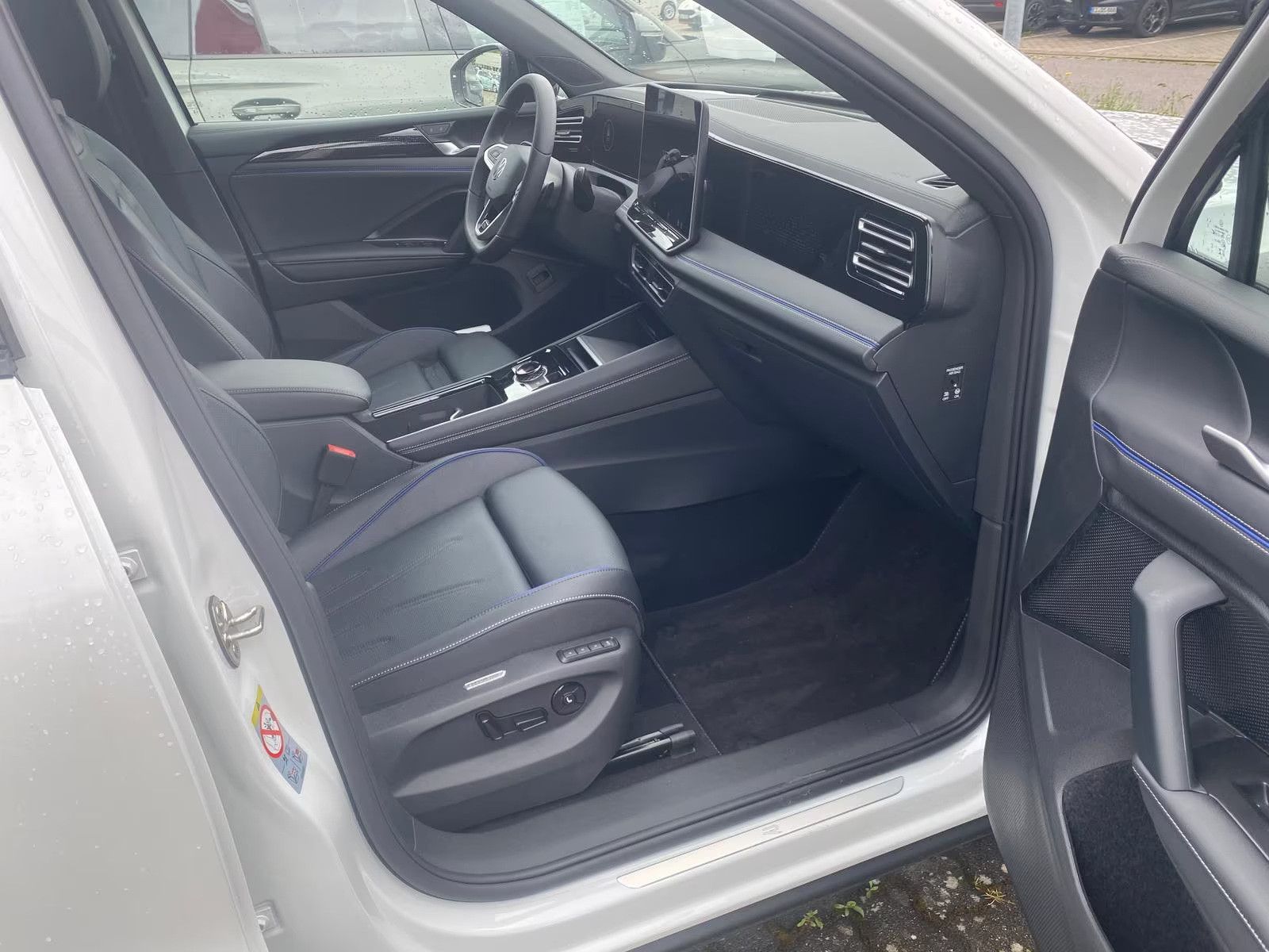 Volkswagen Tiguan TDI R-Line AHK 20Z Area Black Leder Pano