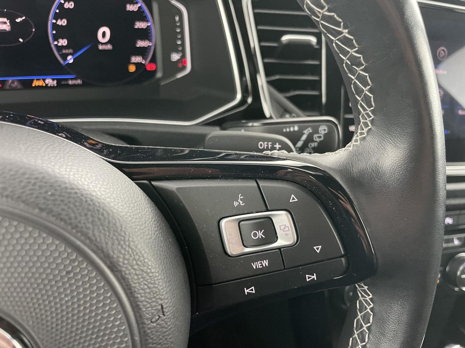 Volkswagen T-Roc 2.0 TSI 4-Motion R - Samsaru's Car Outlet