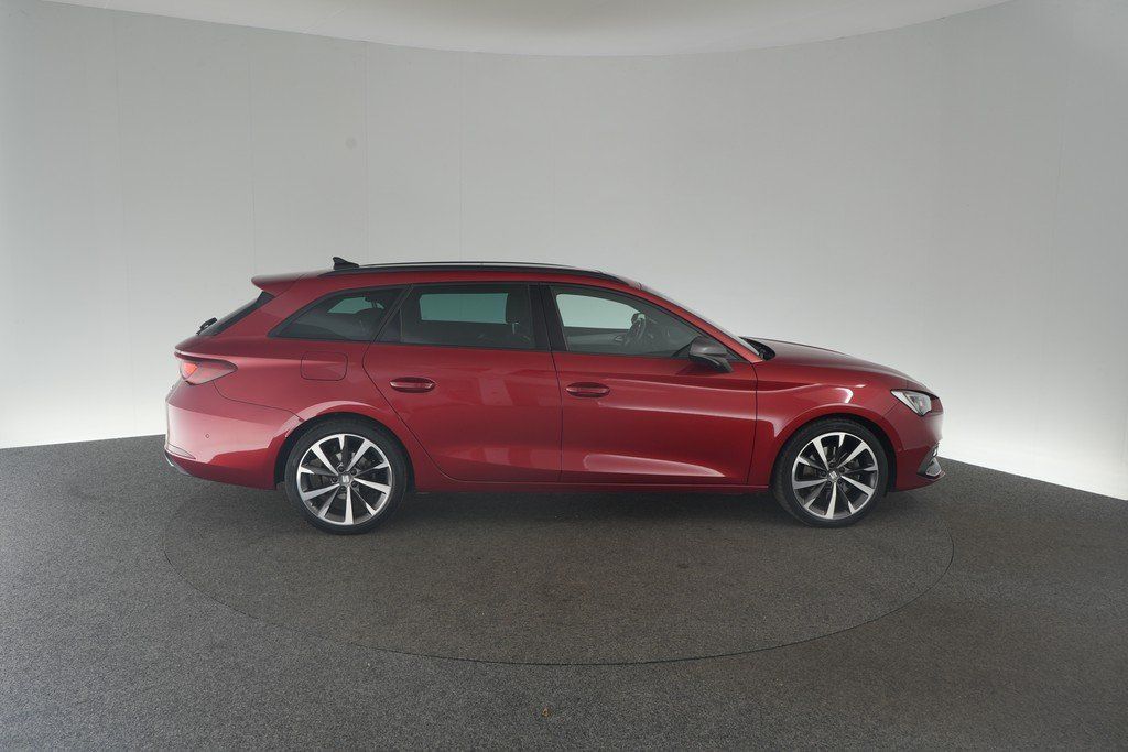 Seat Leon ST 2.0 TDI 4Drive DSG FR-Line ACC AHK Pano