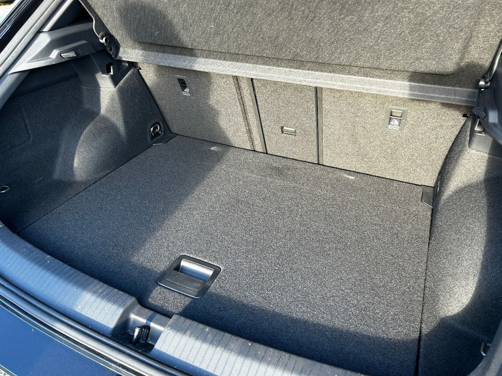 Volkswagen T-Roc Sport R-Line - Samsaru's Car Outlet
