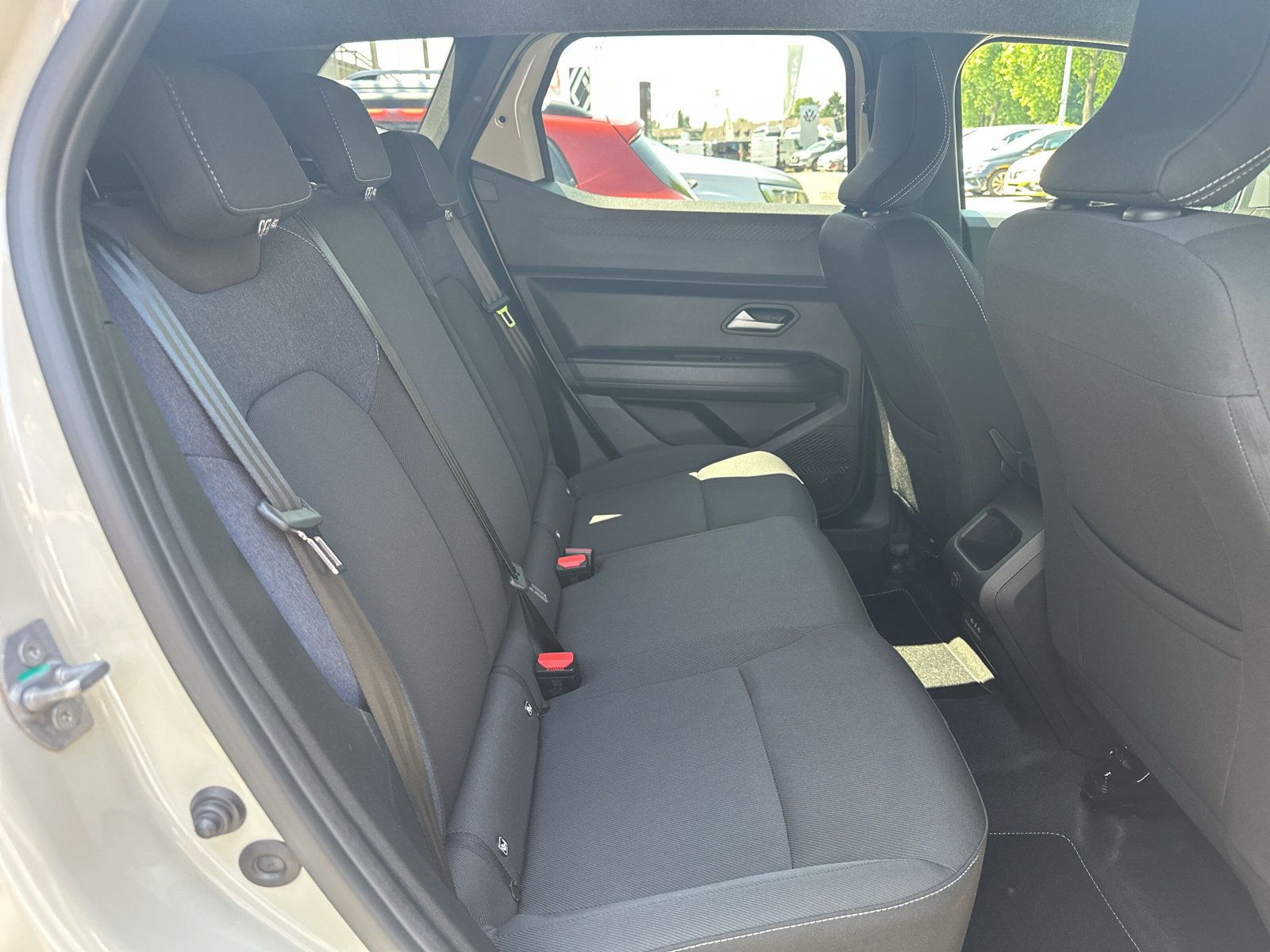 Dacia Duster Journey 1.6 E-TECH Hybrid - Samsaru's Car Outlet