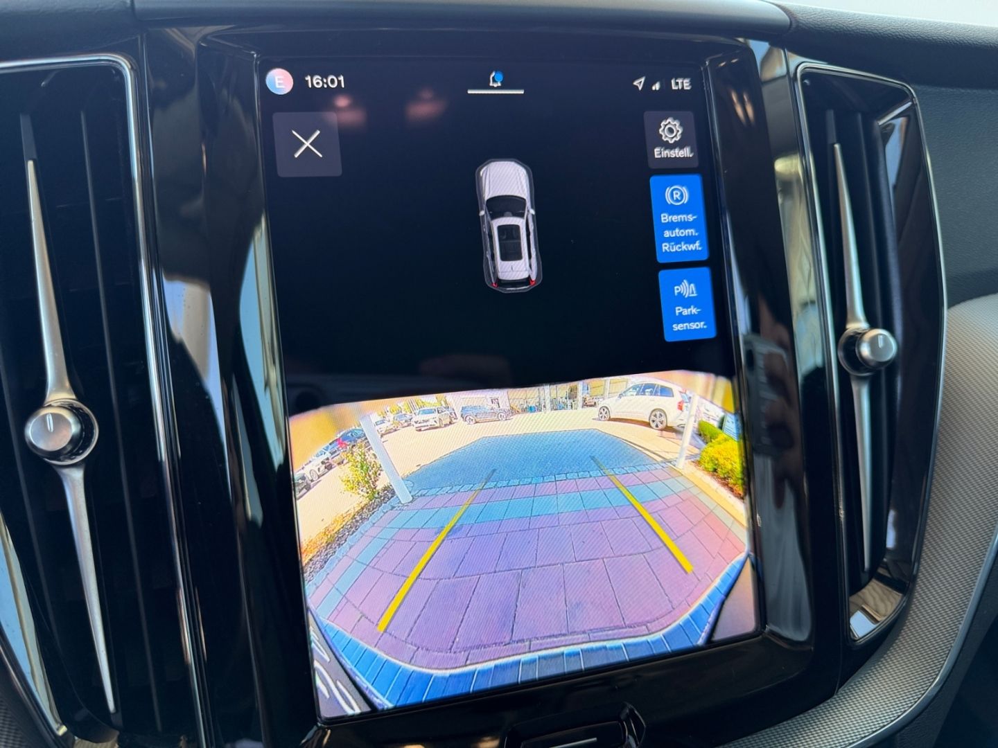 Volvo XC60 B4 Plus Dark Harman Kardon Memory Kurvenlic