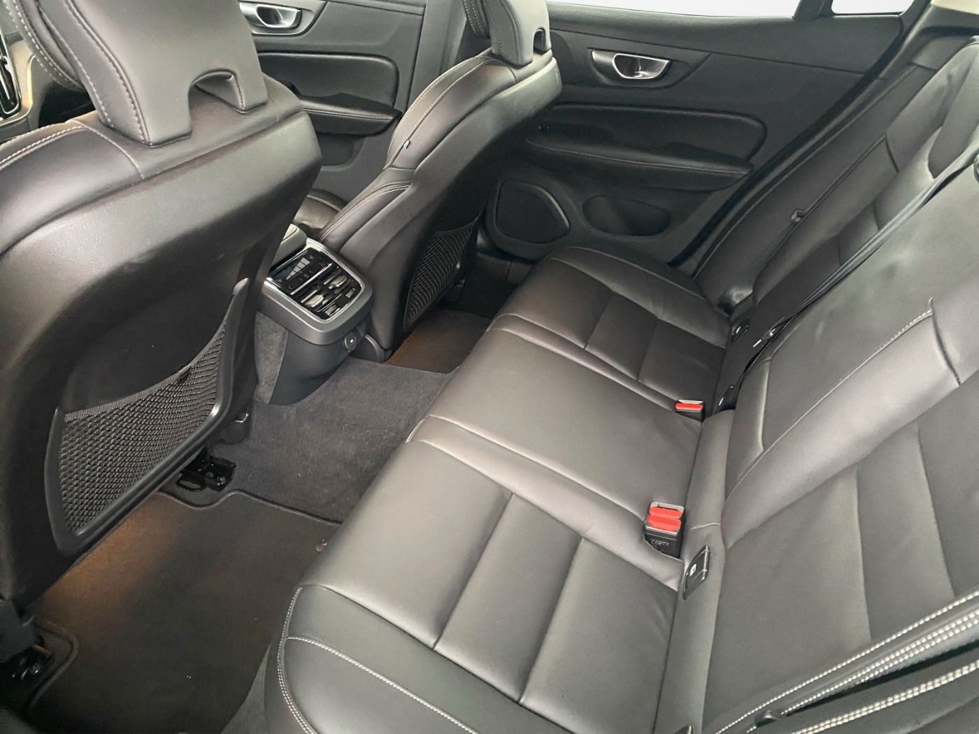 Volvo S60 B5 AWD Ultimate Dark AHK*STHZ*360Kamera*20''
