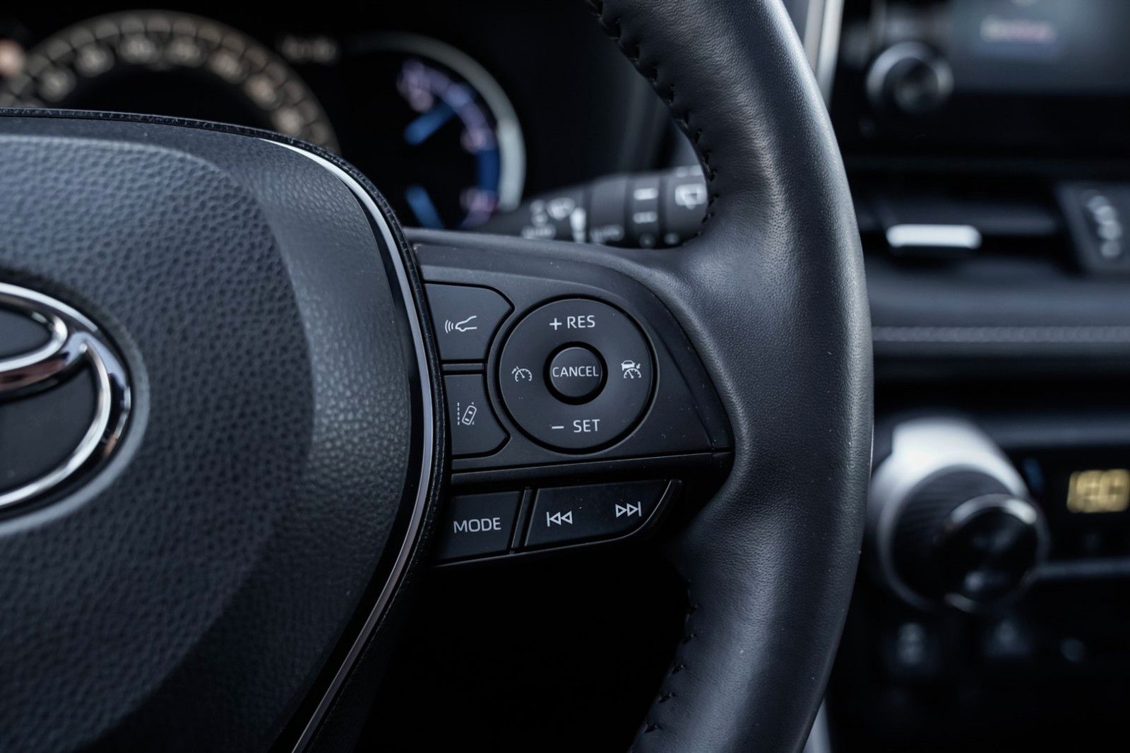Toyota RAV4 Hybrid 4x4 - Samsaru's Car Outlet