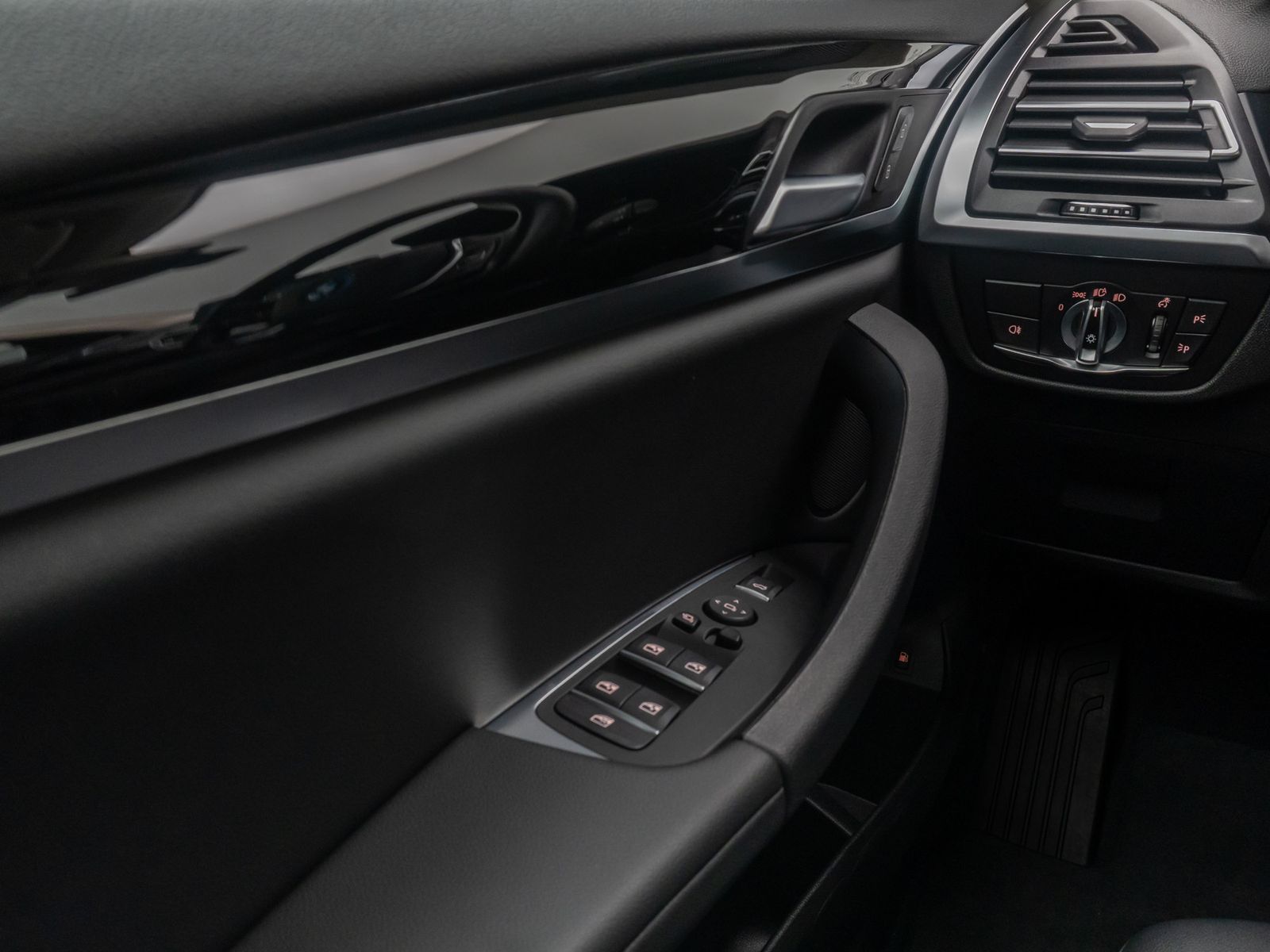 BMW X3 xD30e DriveAss DAB Kamera HiFi WLAN Sportsitz