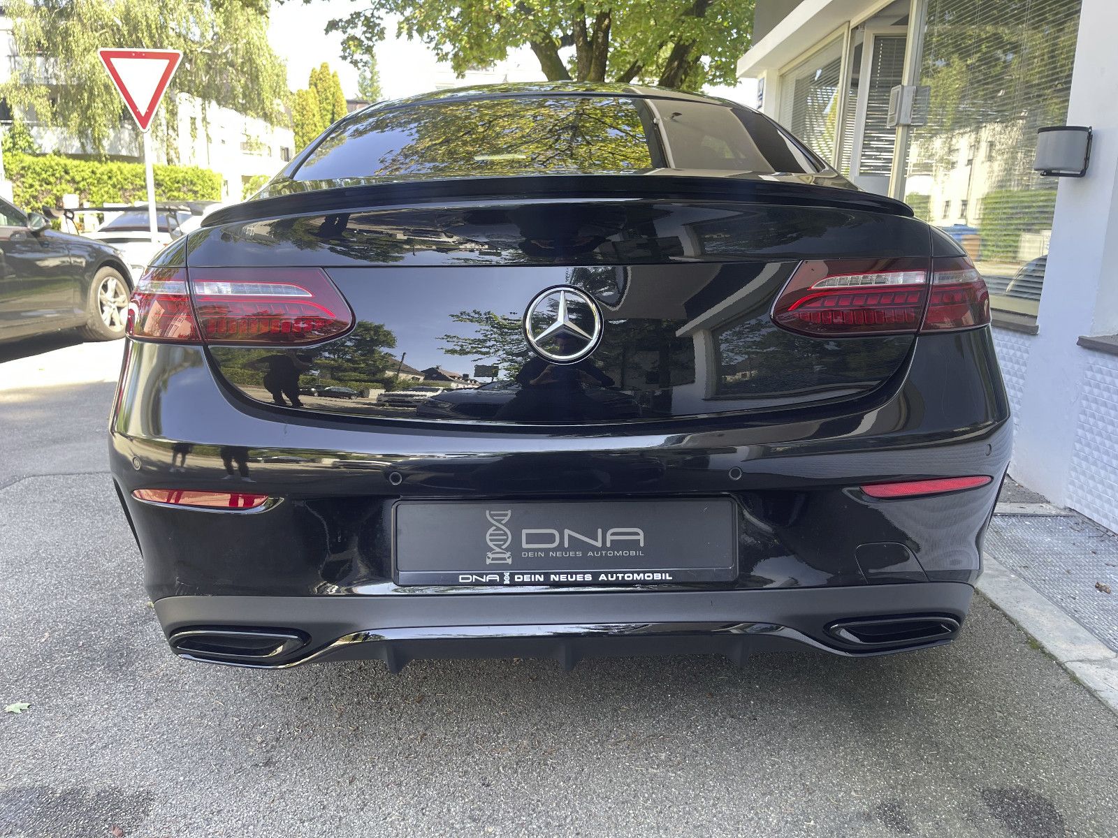 Mercedes-Benz E 220d Coupe 4M AMG Line - Samsaru's Car Outlet