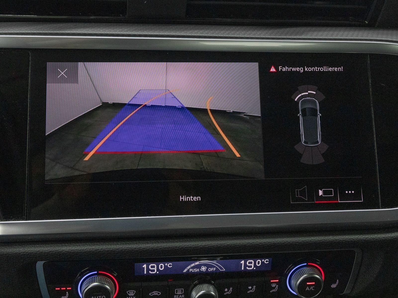 Audi Q3 40 TDI Q ADVANCED - Samsaru's Car Outlet
