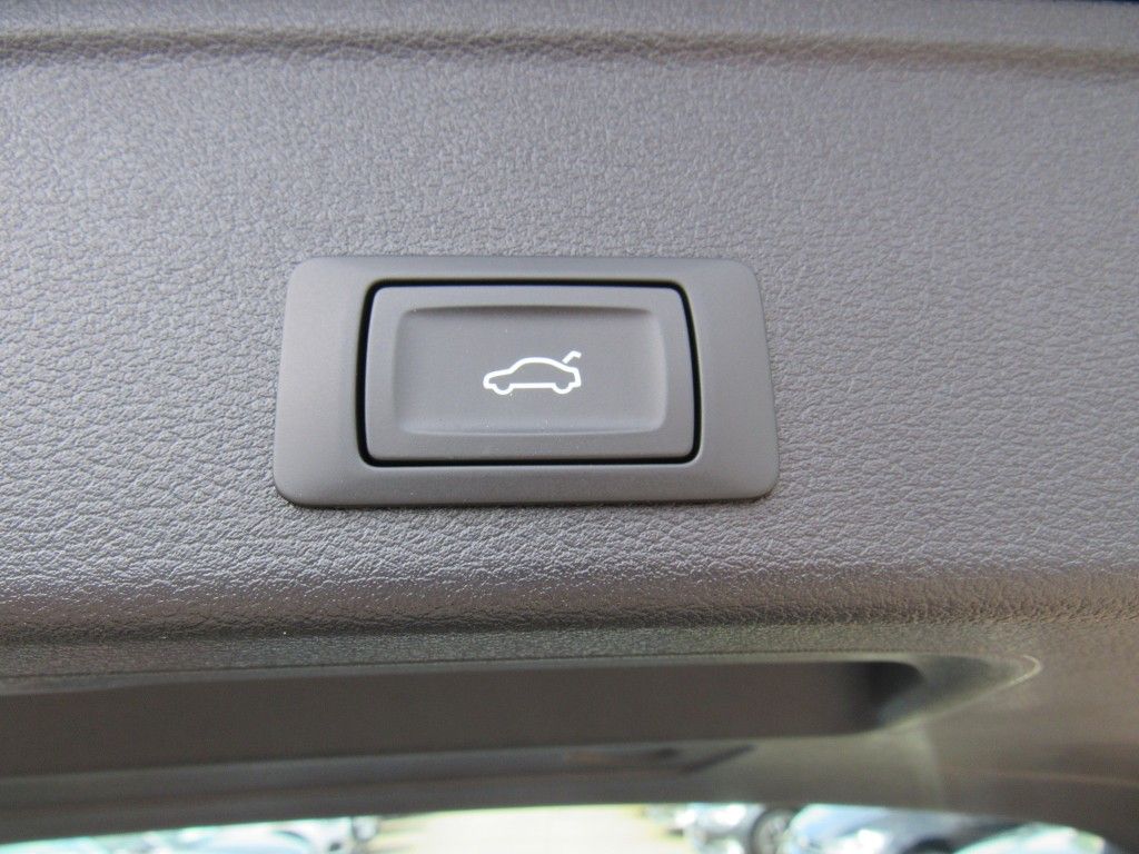 Audi A4 Avant 40 TFSI S-Tron. - Samsaru's Car Outlet