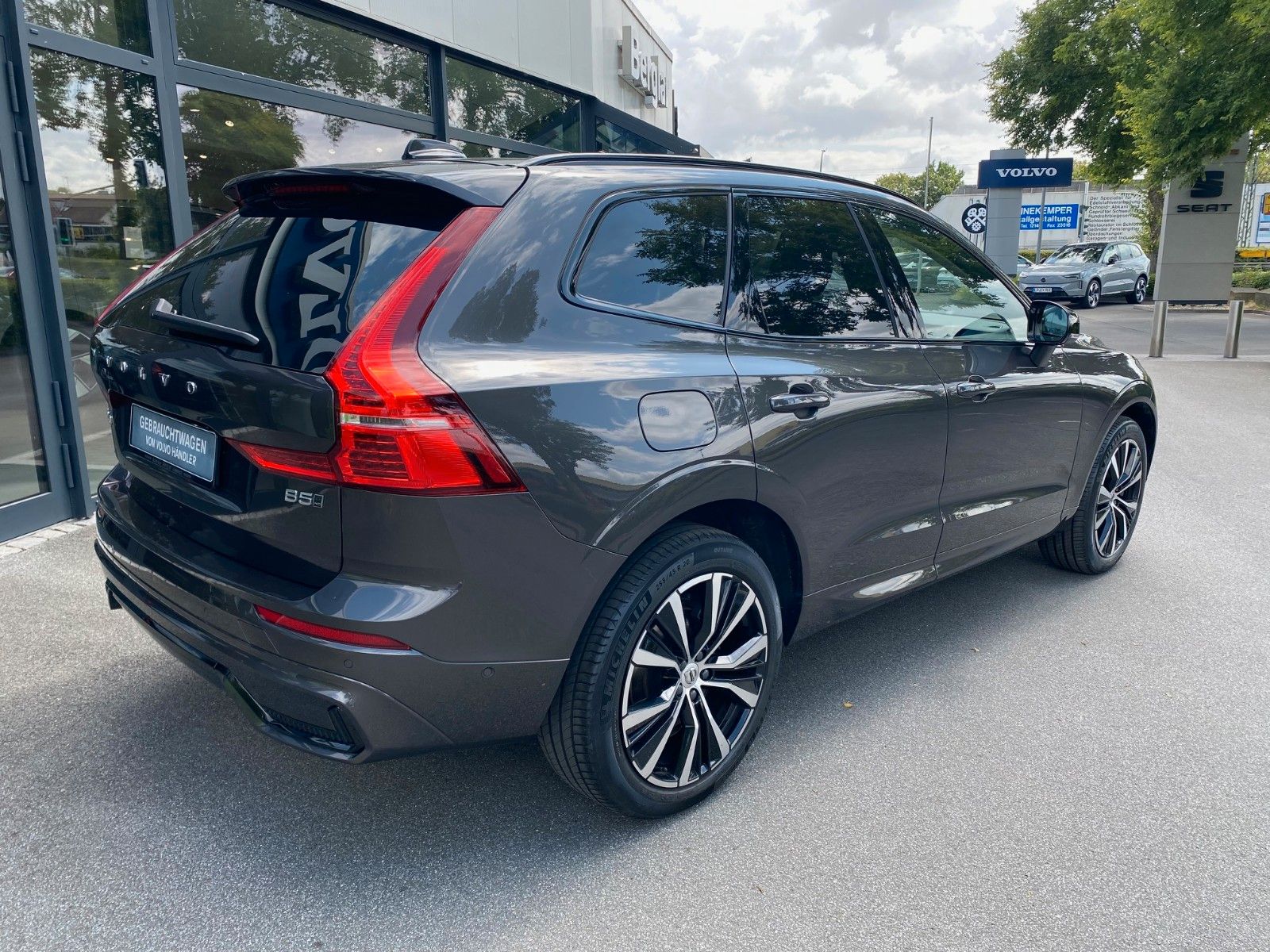 Volvo XC 60 B5 AWD Ultimate Dark - Samsaru's Car Outlet