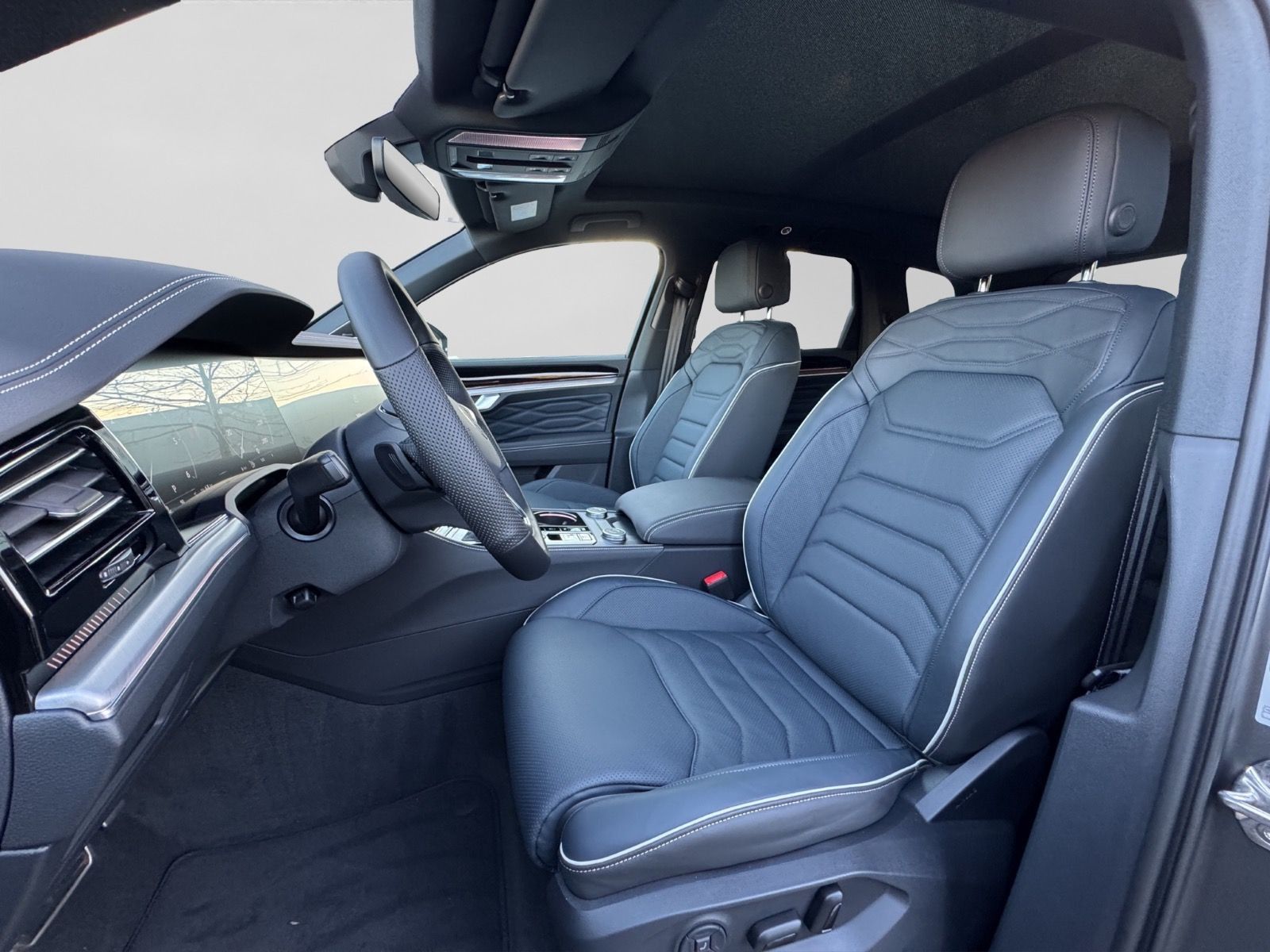 Volkswagen Touareg R-Line V6 TDI 4M Black Style | AHK PANO