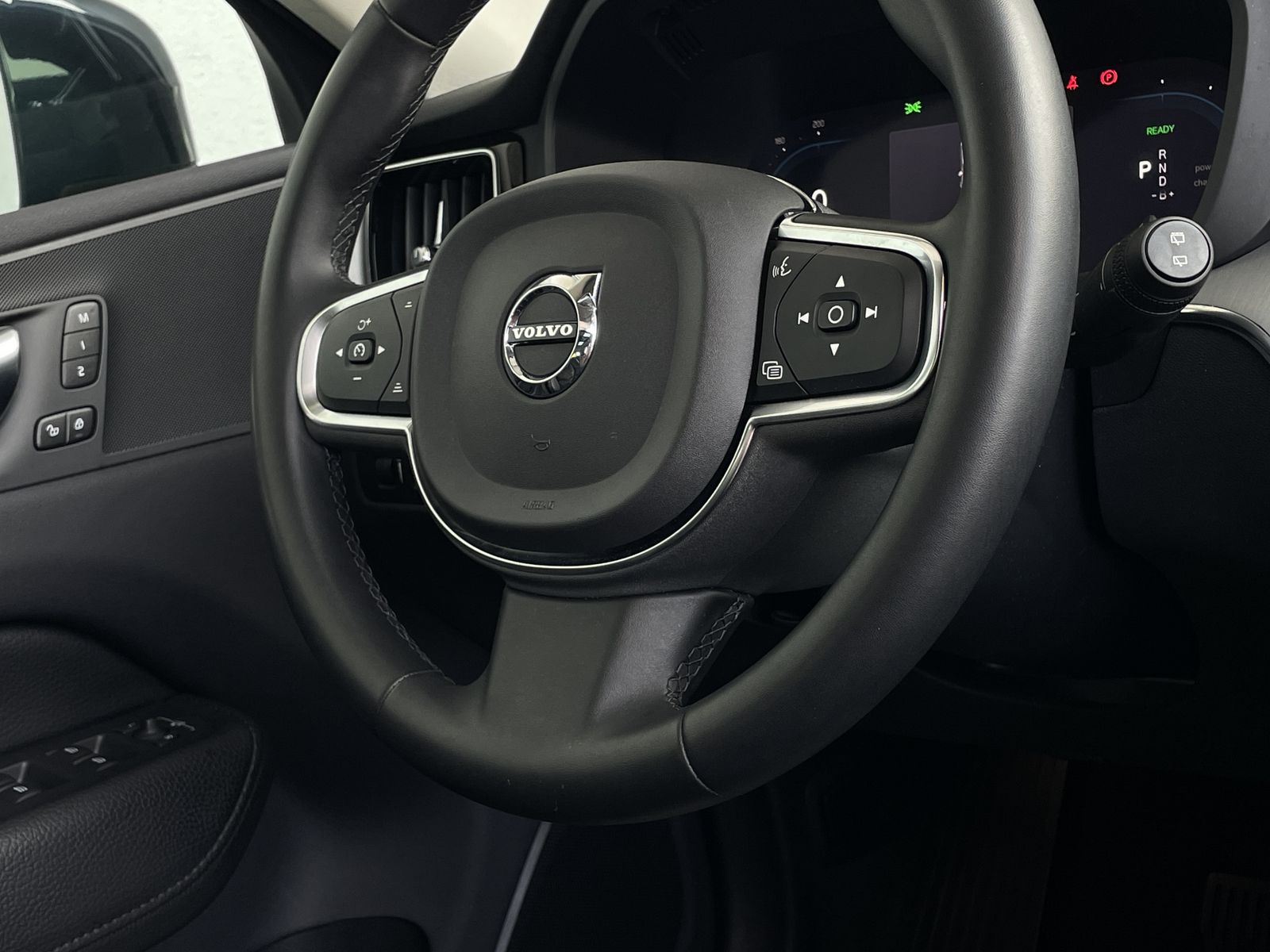 Volvo XC60 T6 Inscription Plug-In AWD - Samsaru's Car Outlet