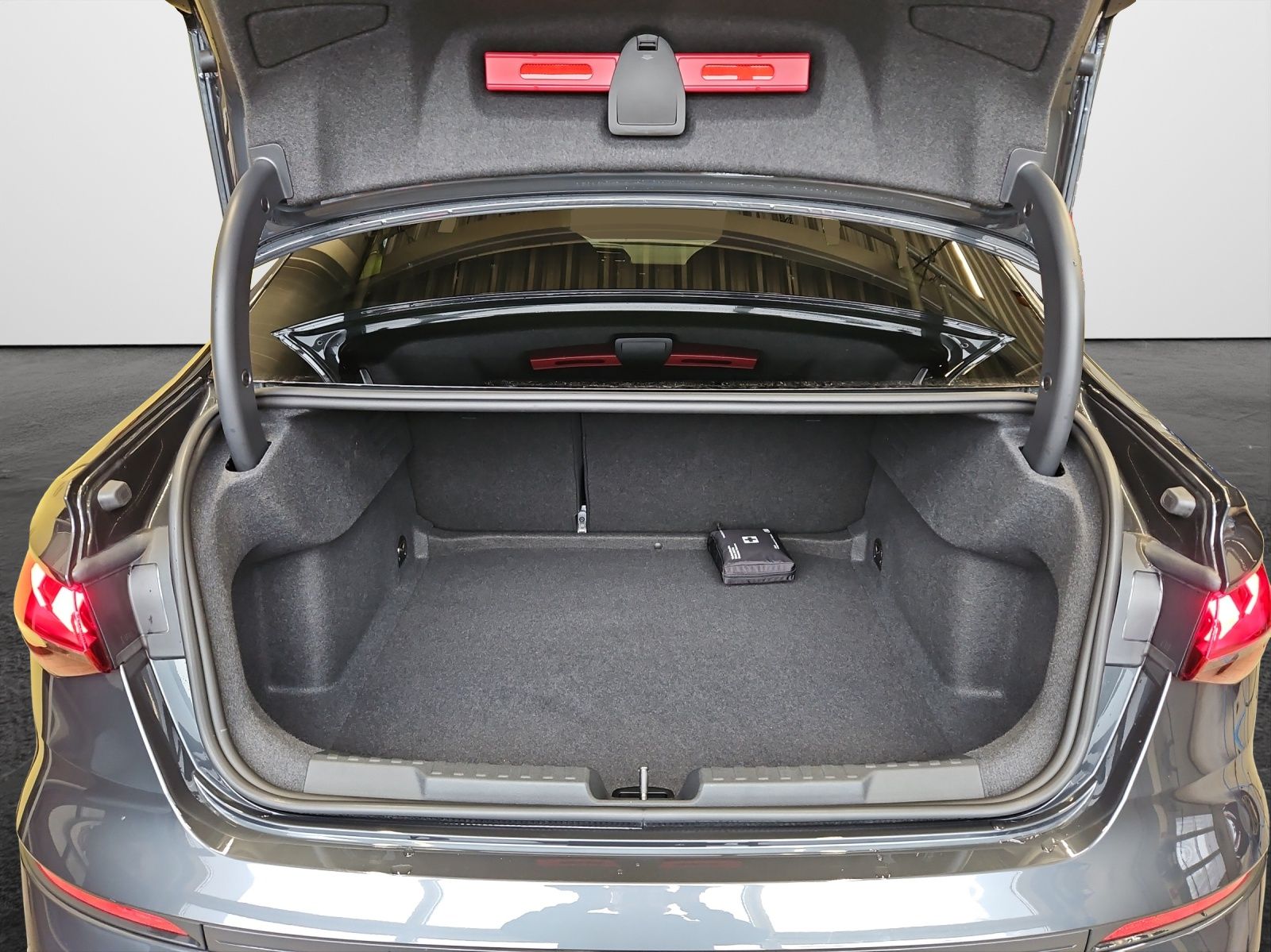 Audi A3 Limousine 30 TFSI S tronic advanced - Samsaru's Car Outlet