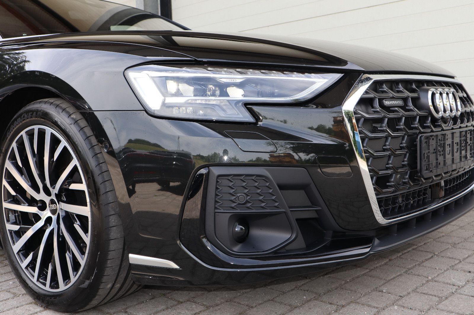 Audi A8L 60 TFSI e lang exclusive S-LINE - Samsaru's Car Outlet