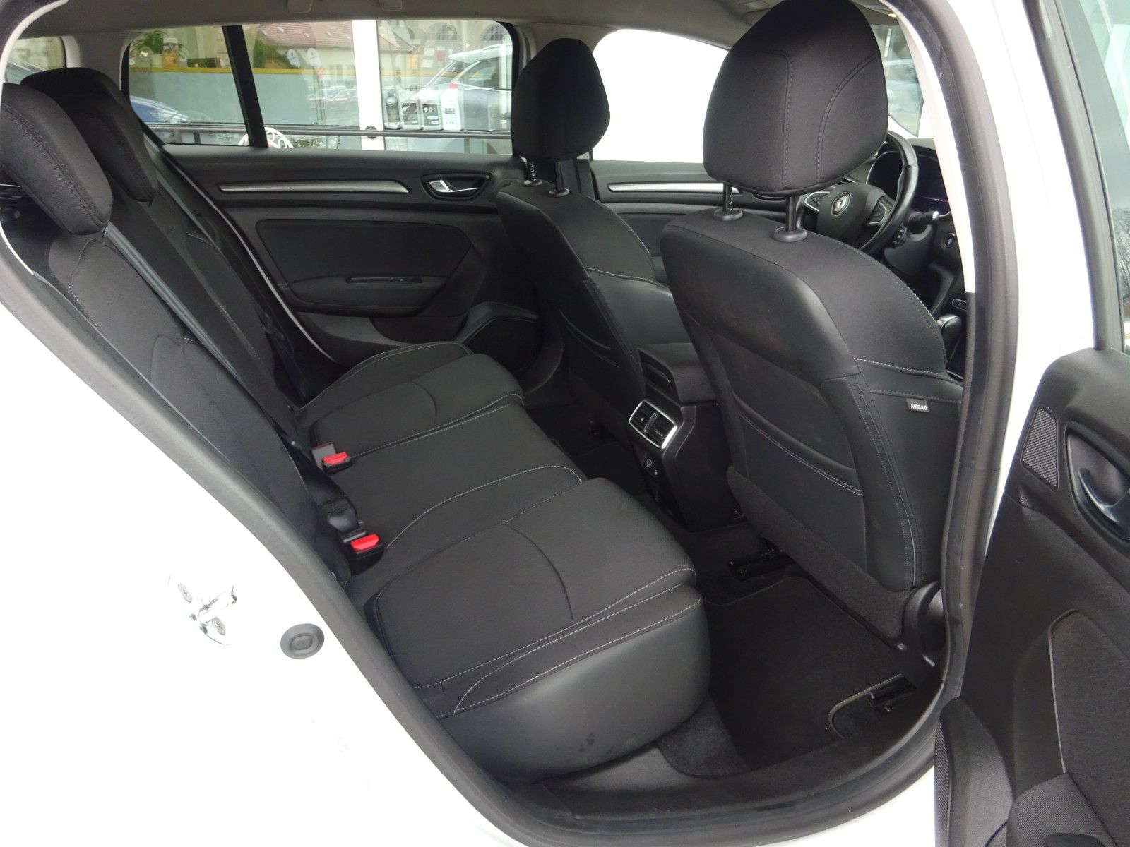 Renault Megane Grandtour Zen E-Tech Plug-in Hybrid - Samsaru's Car Outlet