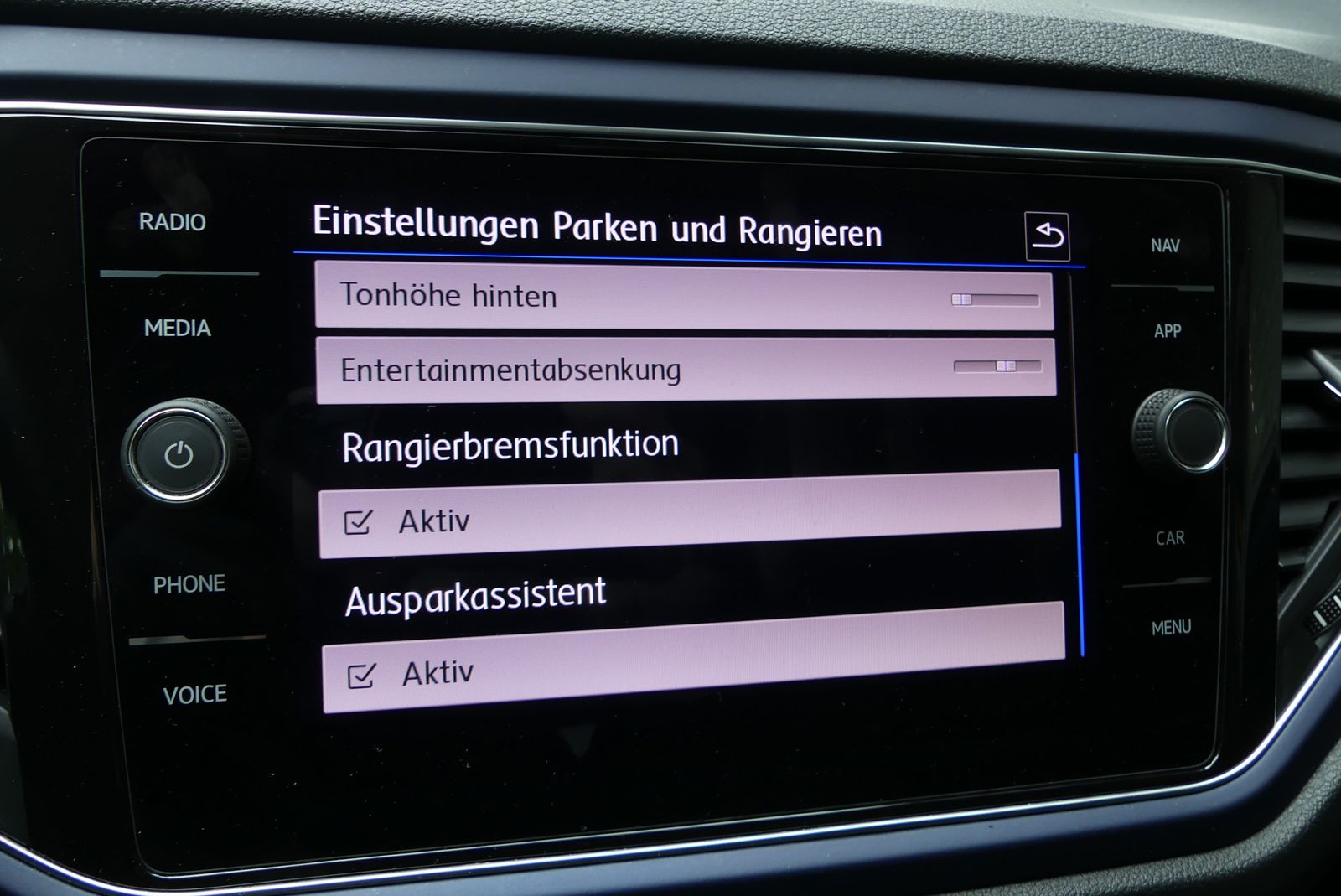 Volkswagen T-Roc United 1.5TSI - Samsaru's Car Outlet