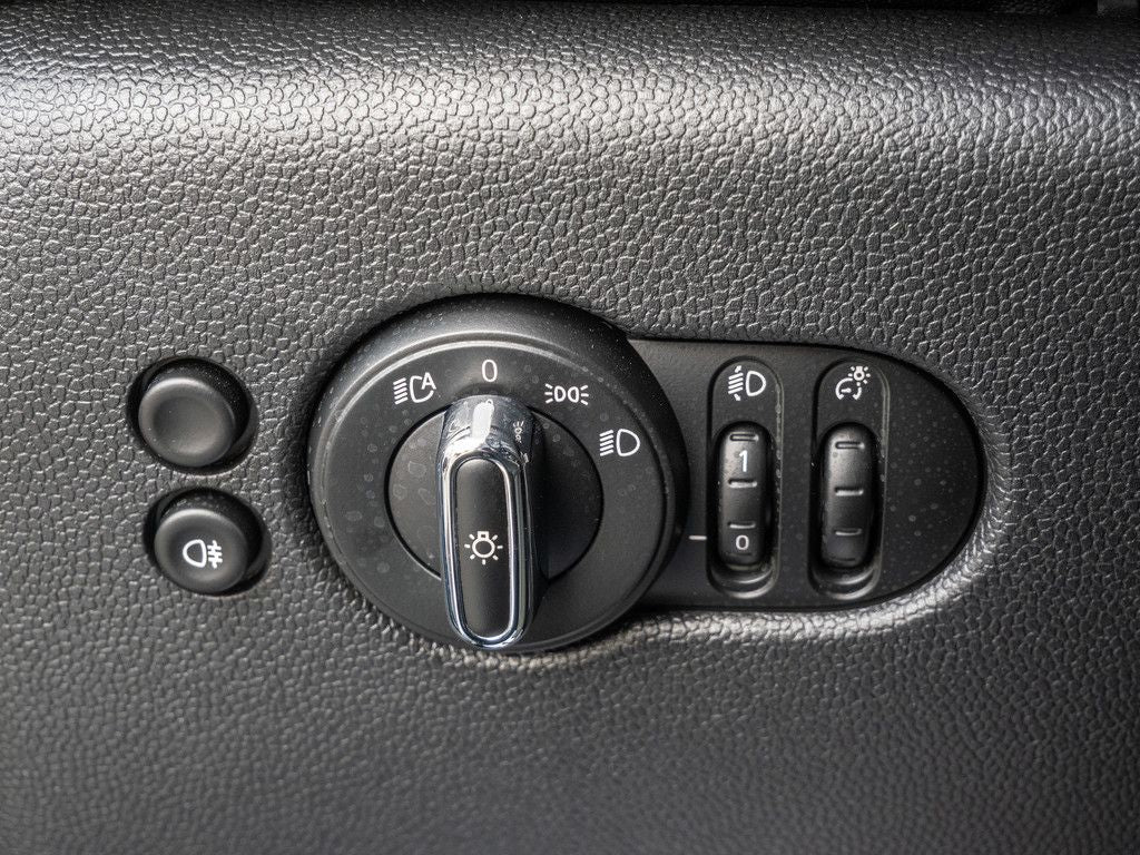 MINI Cooper Classic - Samsaru's Car Outlet