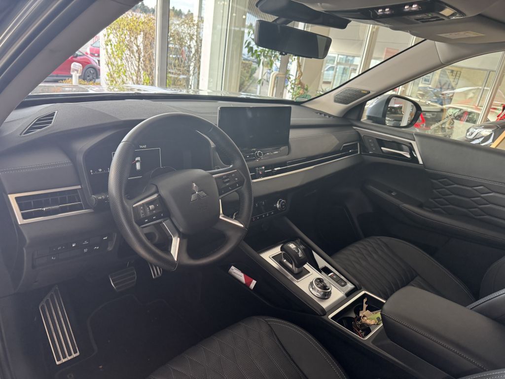 Mitsubishi Outlander 2.4 4WD Plug-In Hybrid Top