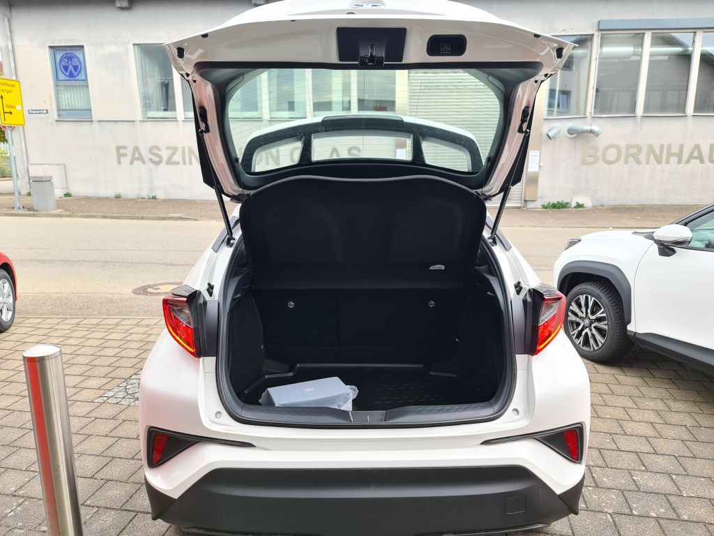 Toyota C-HR Hybrid Flow - Samsaru's Car Outlet