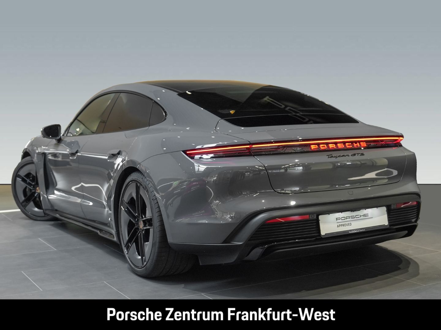 Porsche Taycan GTS Hinterachslenkung 21-Zoll Panoramadac