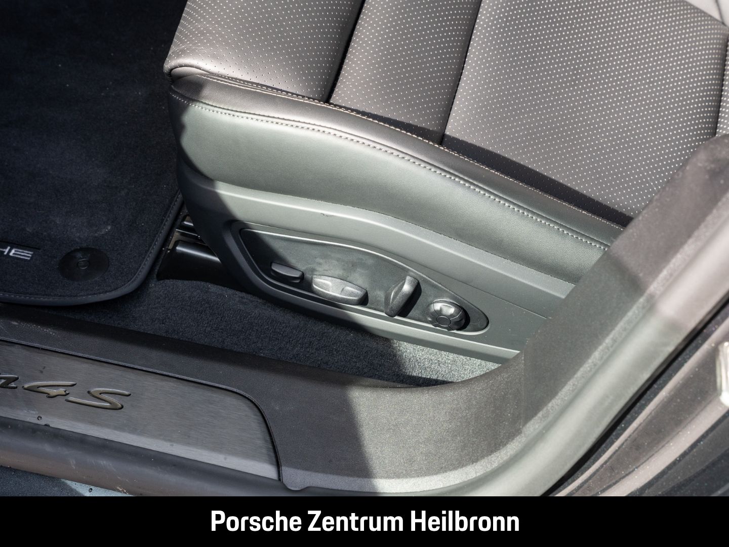 Porsche Taycan 4S Cross Turismo Panorama Surround-View