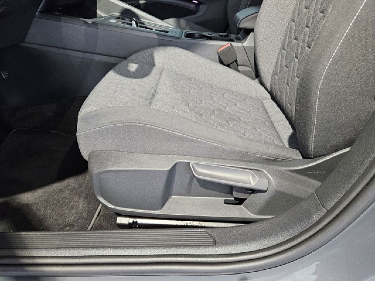 Volkswagen Golf 1.5 eTSI Move DSG - Samsaru's Car Outlet