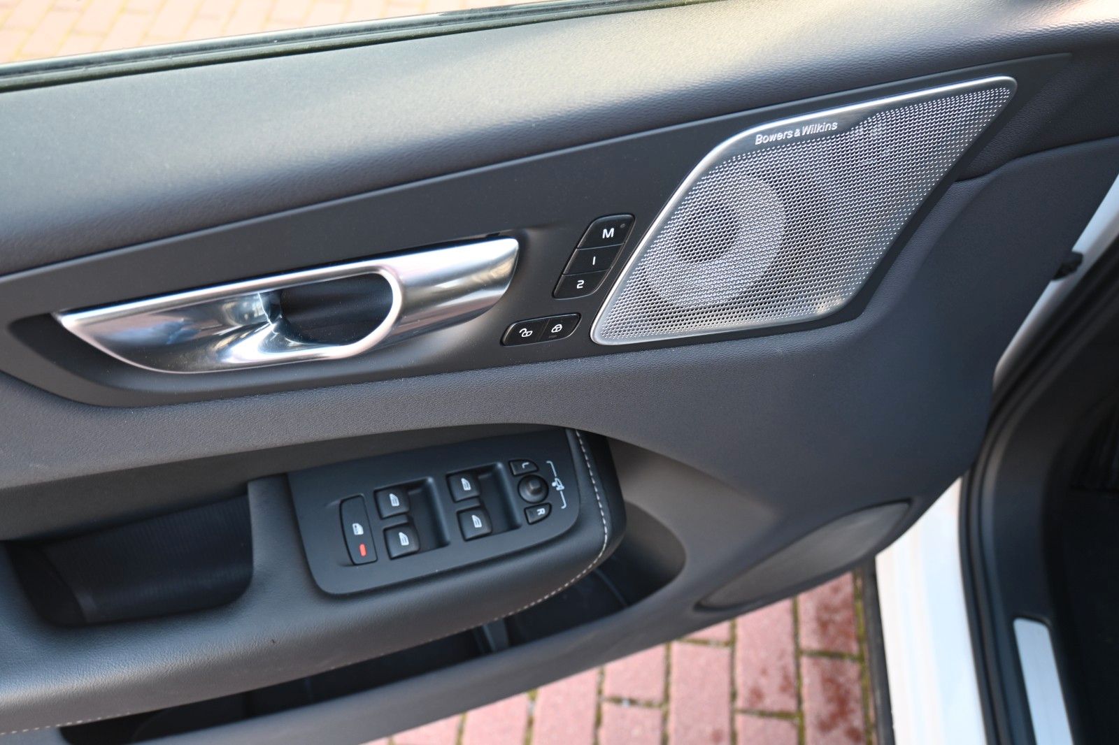 Volvo XC60 R Design PHEV - Samsaru's Car Outlet
