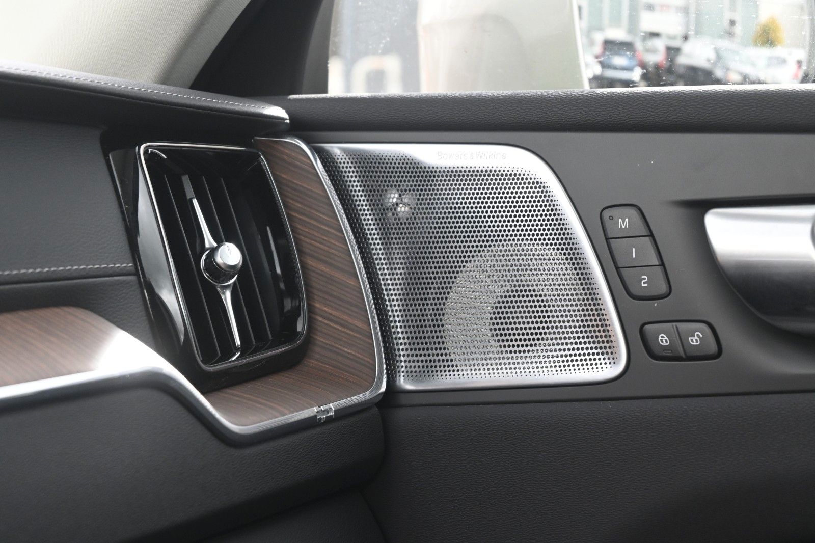 Volvo XC60 T8 Ultimate Bright RC Plug-In B&W*LUFT*360°