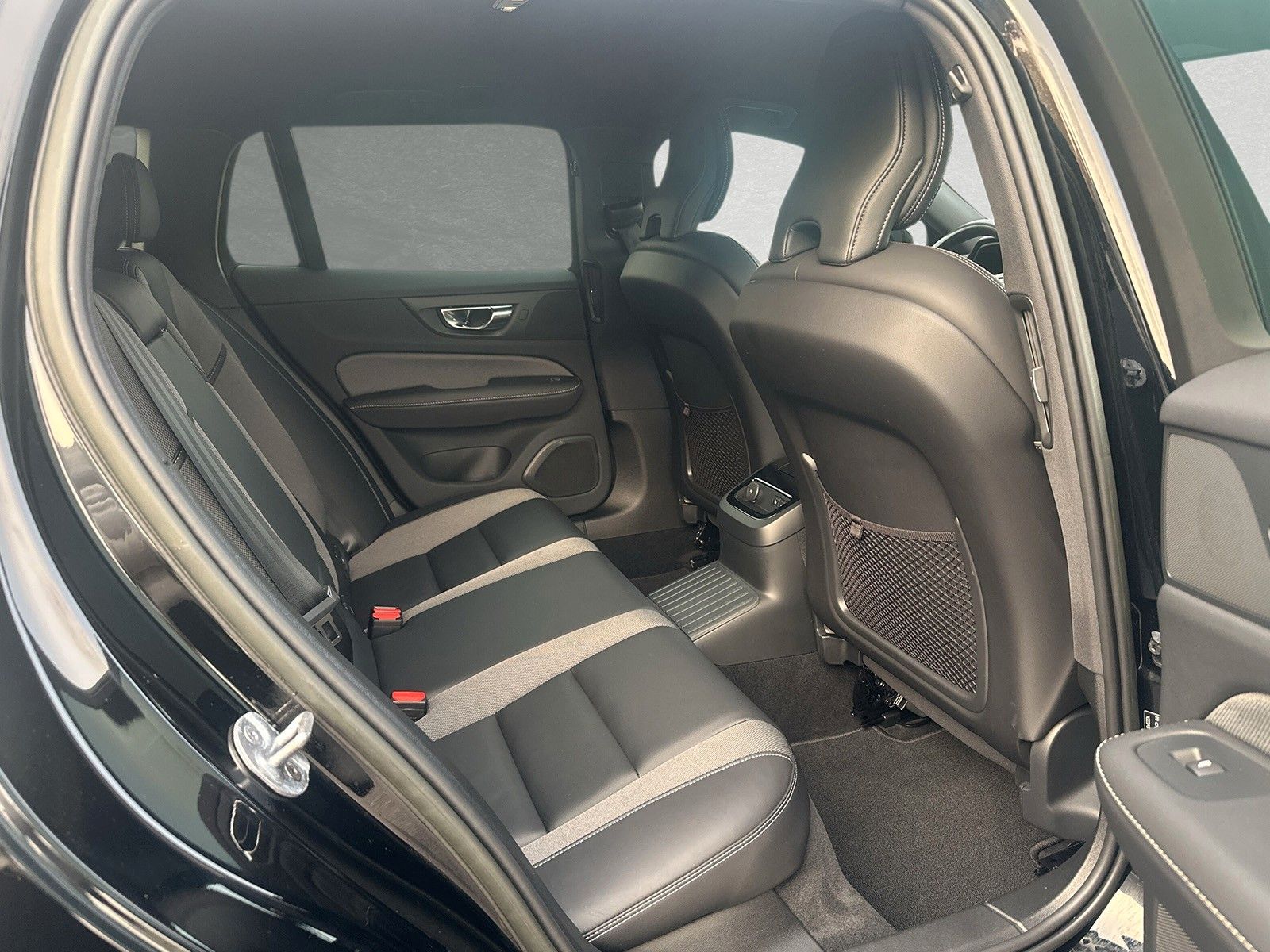 Volvo V60 T6 AWD Recharge Plus Dark AHK ACC BLIS