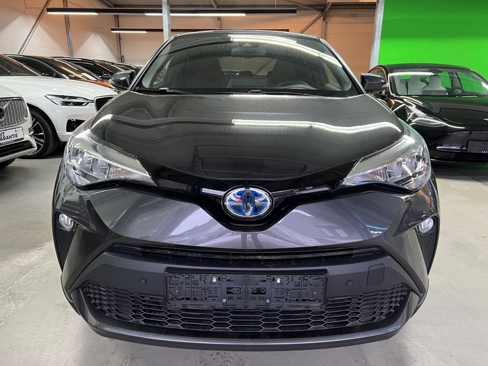 Toyota C-HR Hybrid - Samsaru's Car Outlet