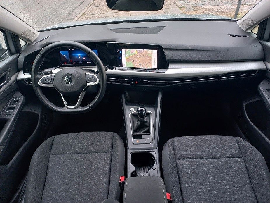 Volkswagen Golf VIII 2.0 TDi Life - Samsaru's Car Outlet