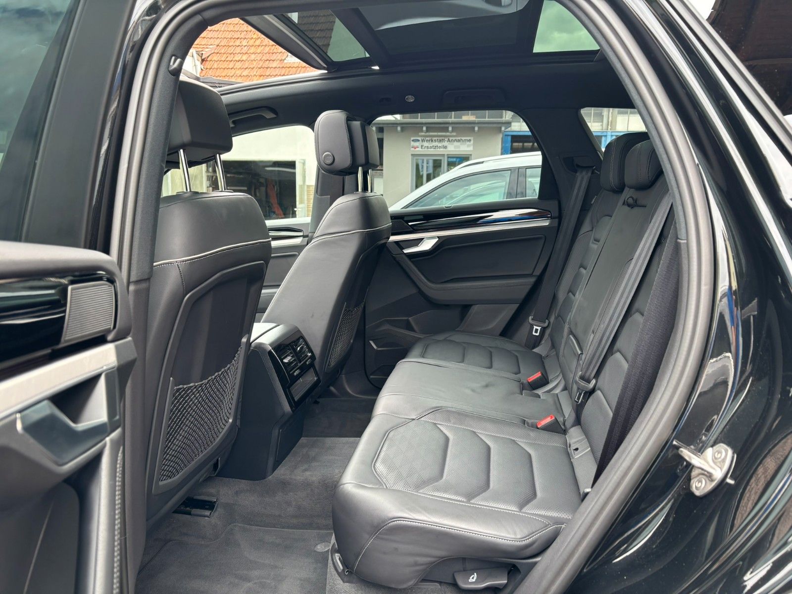 Volkswagen Touareg Elegance 4M - Samsaru's Car Outlet