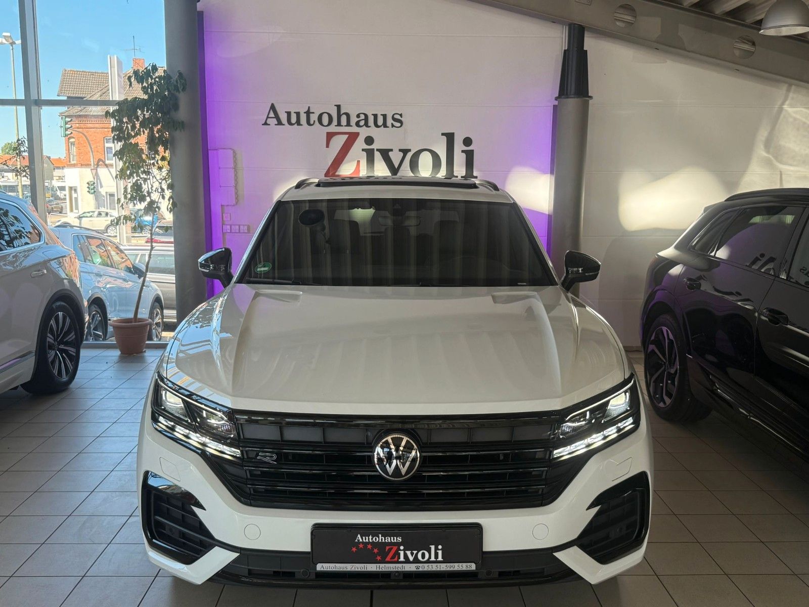 Volkswagen Touareg R-Line BLACK 3.0 TDI - Samsaru's Car Outlet