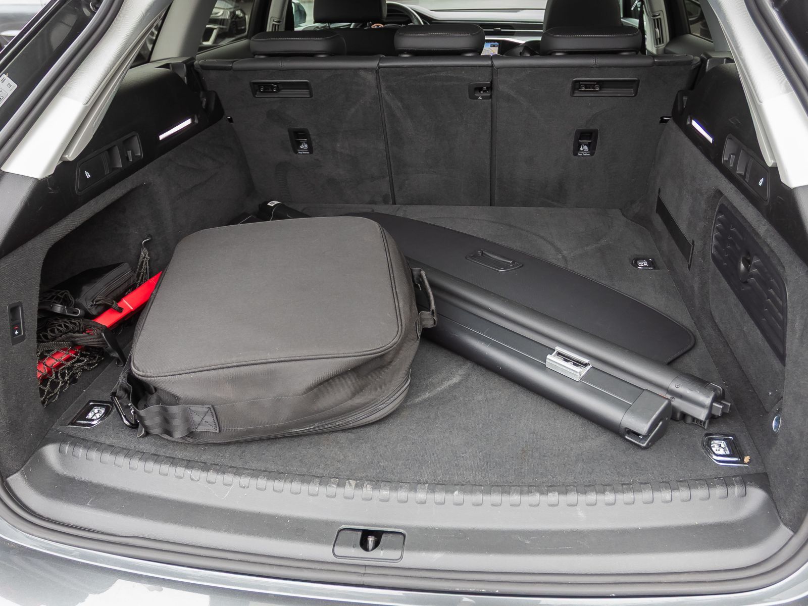 Audi A6 Avant S line 55TFSIe qu Navi Matrix HuD Stand