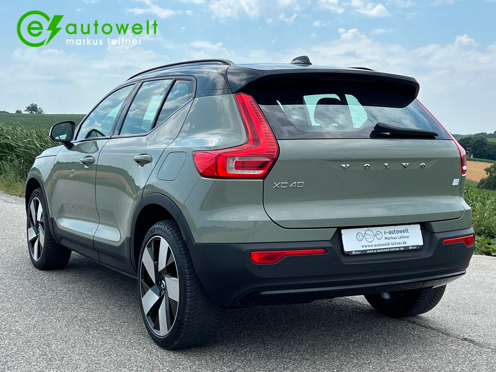 Volvo XC40 Plus Recharge Pure AWD - Samsaru's Car Outlet