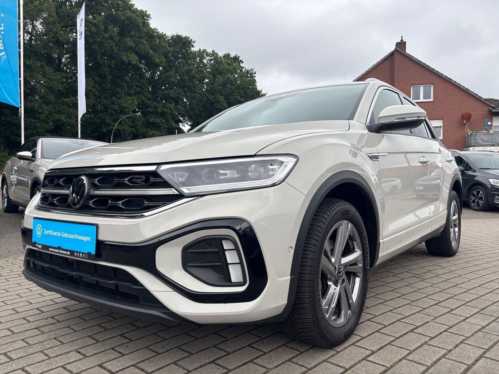 Volkswagen T-Roc 1.5 TSI R-LINE - Samsaru's Car Outlet