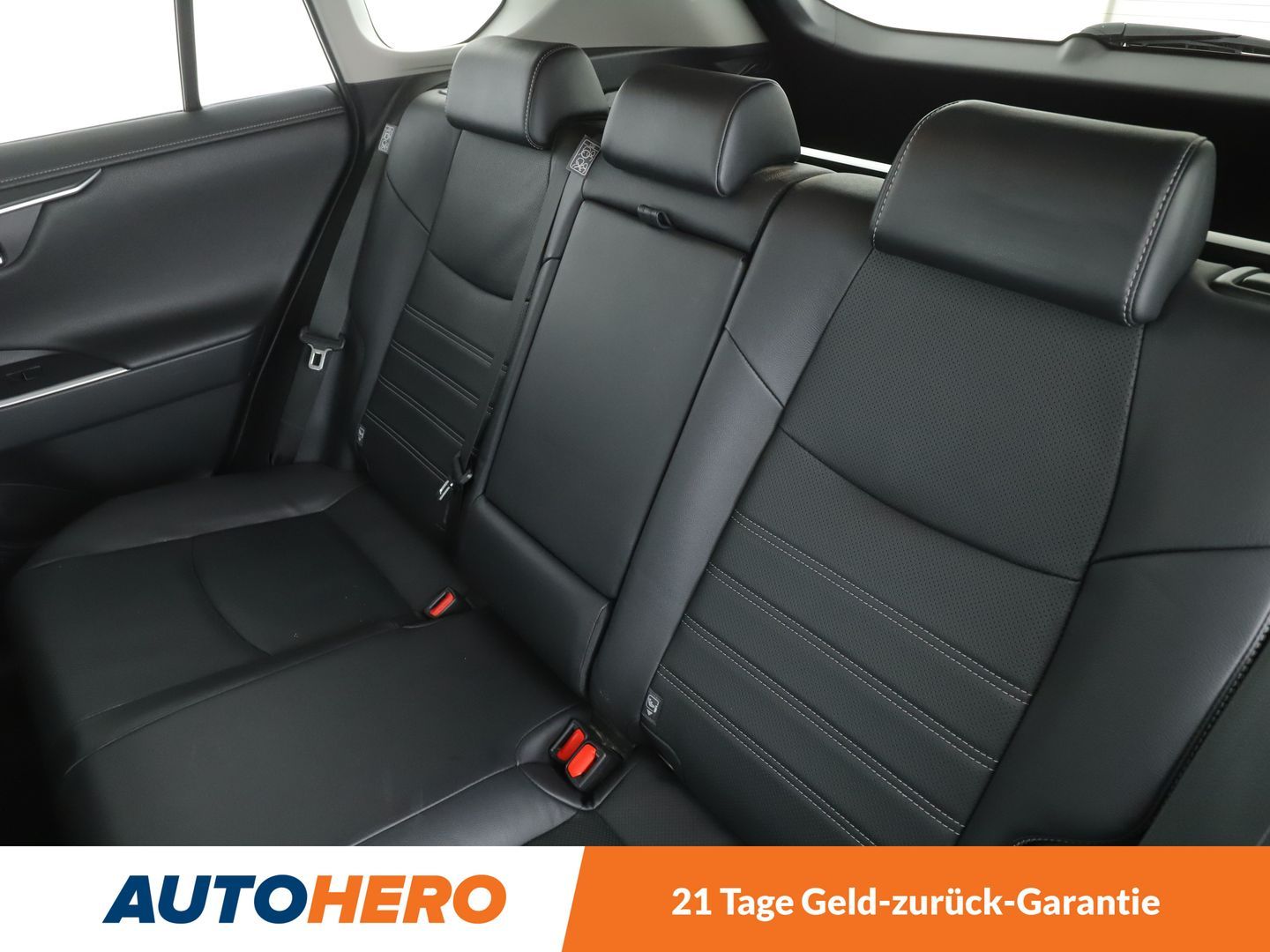 Toyota RAV 4 2.5 Hybrid 4x4 Lounge - Samsaru's Car Outlet