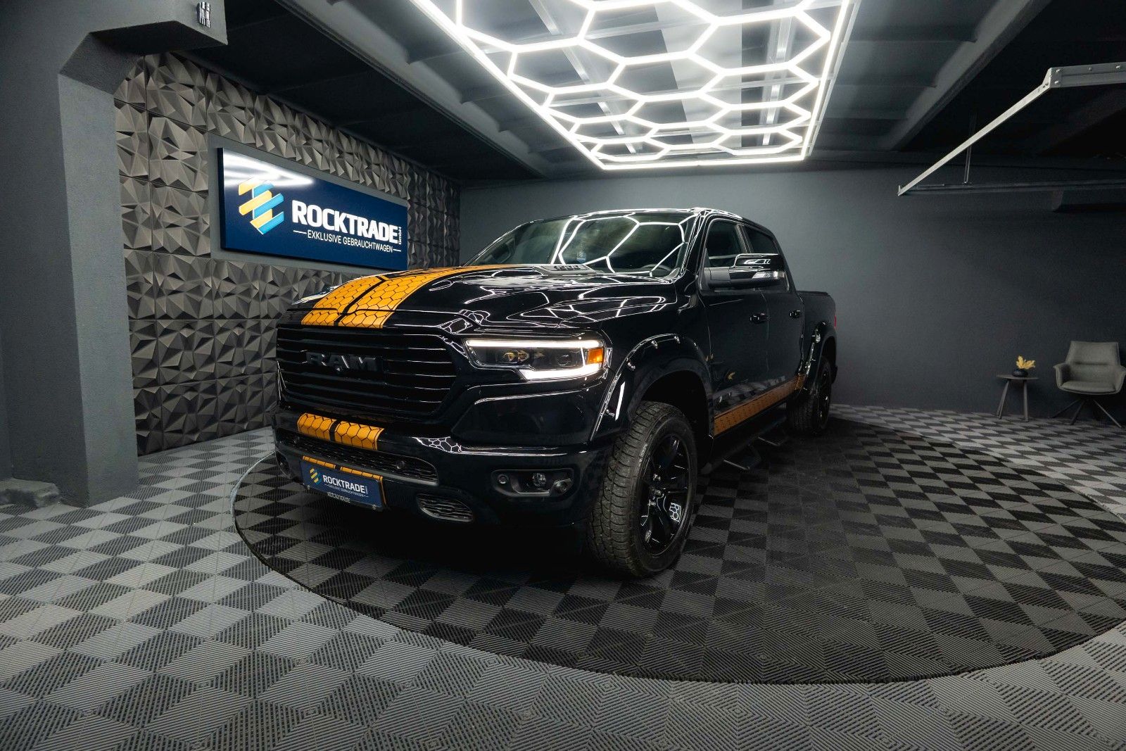 Dodge RAM 5.7 V8 HEMI 4x4 OFFROAD Night Limited 19%