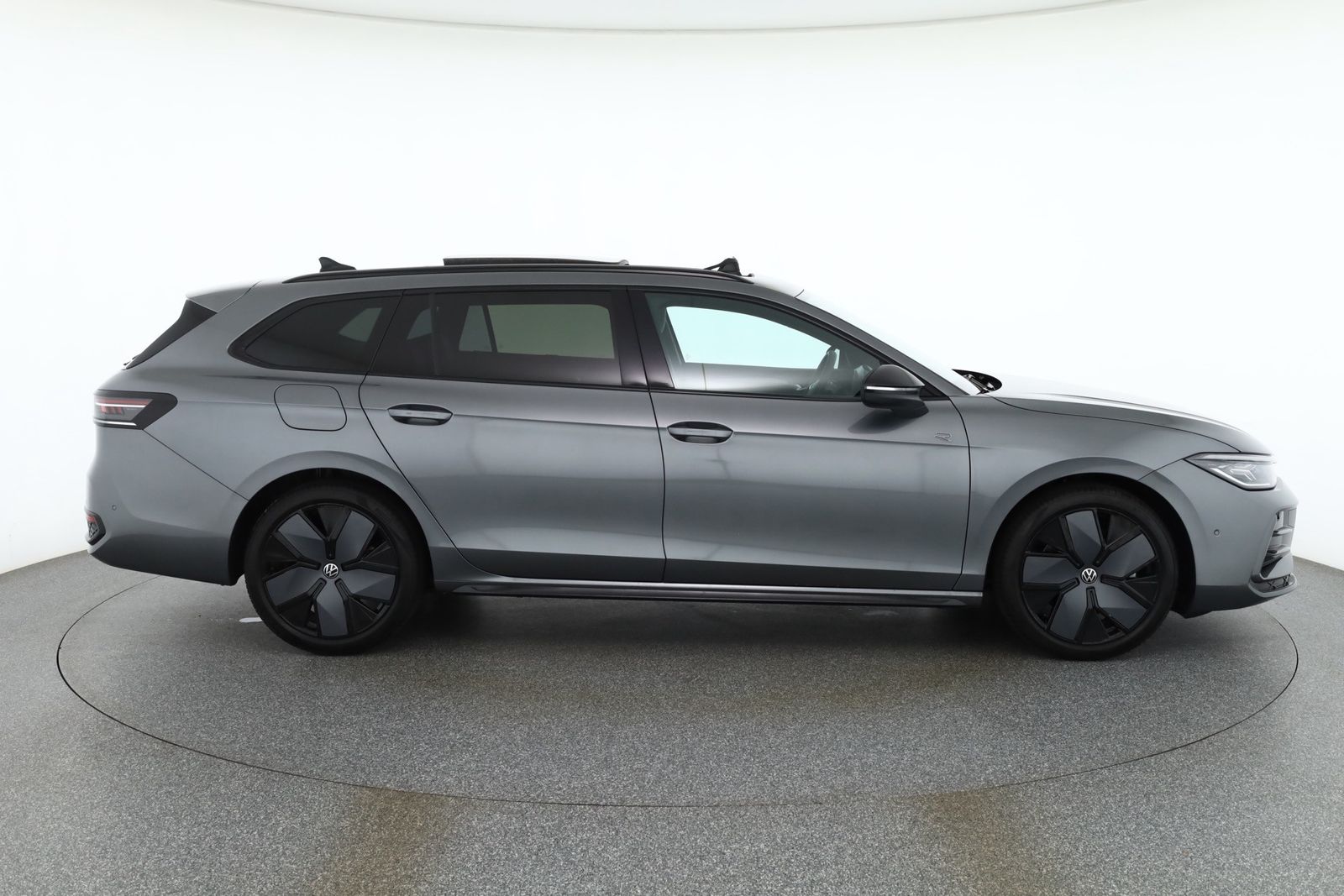 Volkswagen Passat Variant R-Line 2.0 TSI DSG Matrix Pano AH