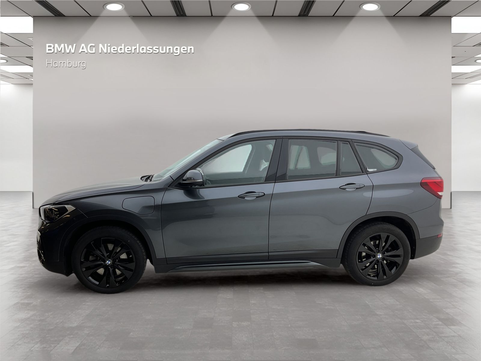 BMW X1 xDrive25e Sport Line - Samsaru's Car Outlet