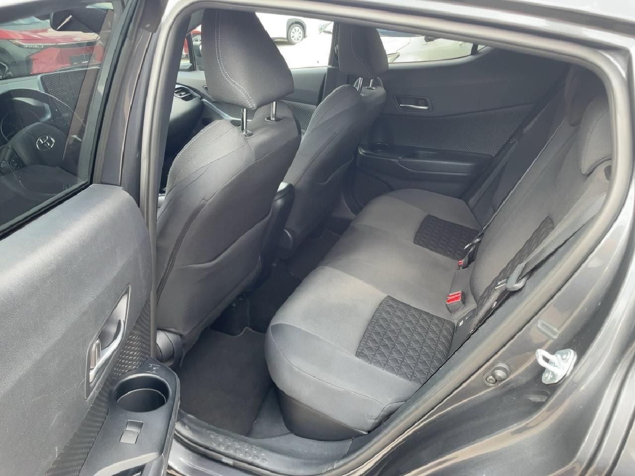 Toyota C-HR 2.0 l Hybrid - Samsaru's Car Outlet